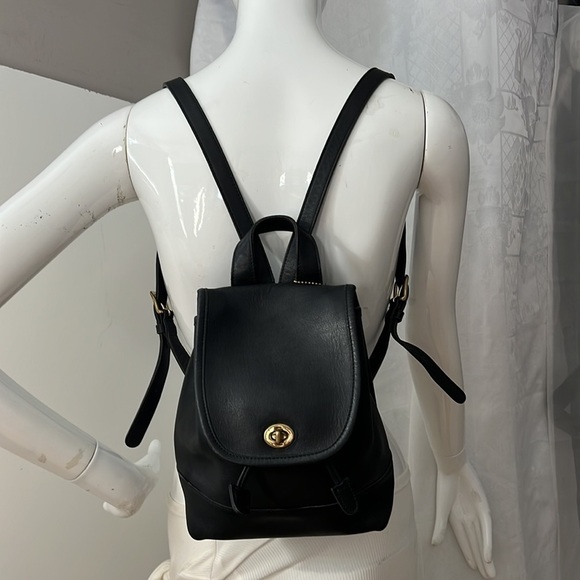 Coach Vintage Legacy 9960 Black Leather Brass Hardware Top Handle Flap Backpack - Picture 7 of 12